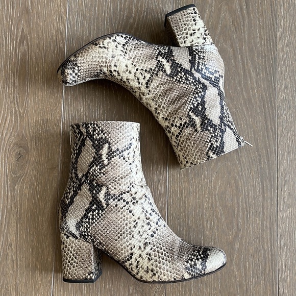 FREE PEOPLE Cecile Ankle Reptile Print Leather Boots size 9/39 - Picture 2 of 14